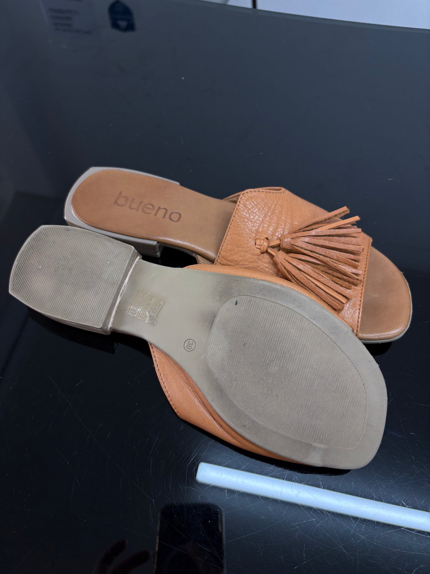 Sandals Bueno