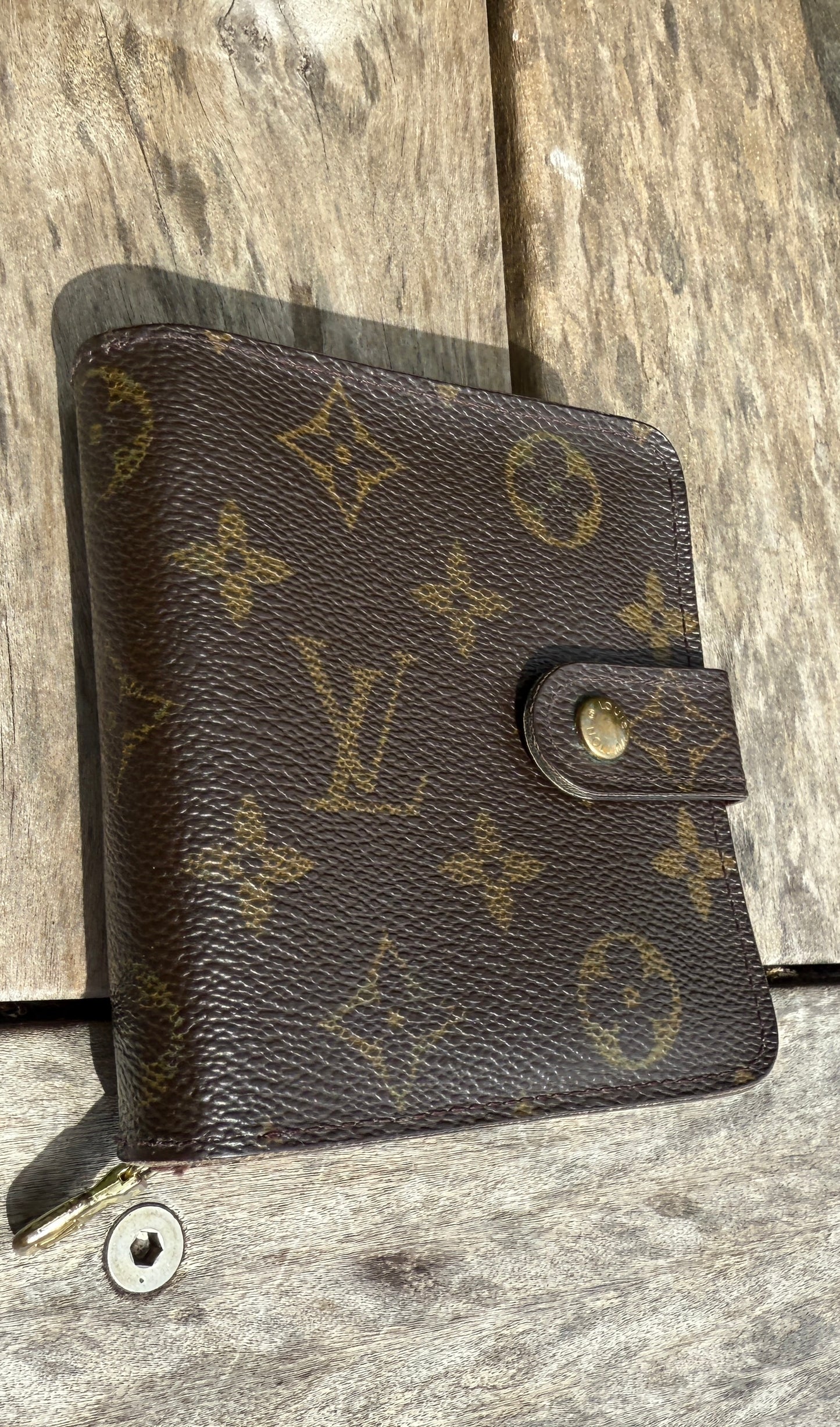 LV Compact Zip
