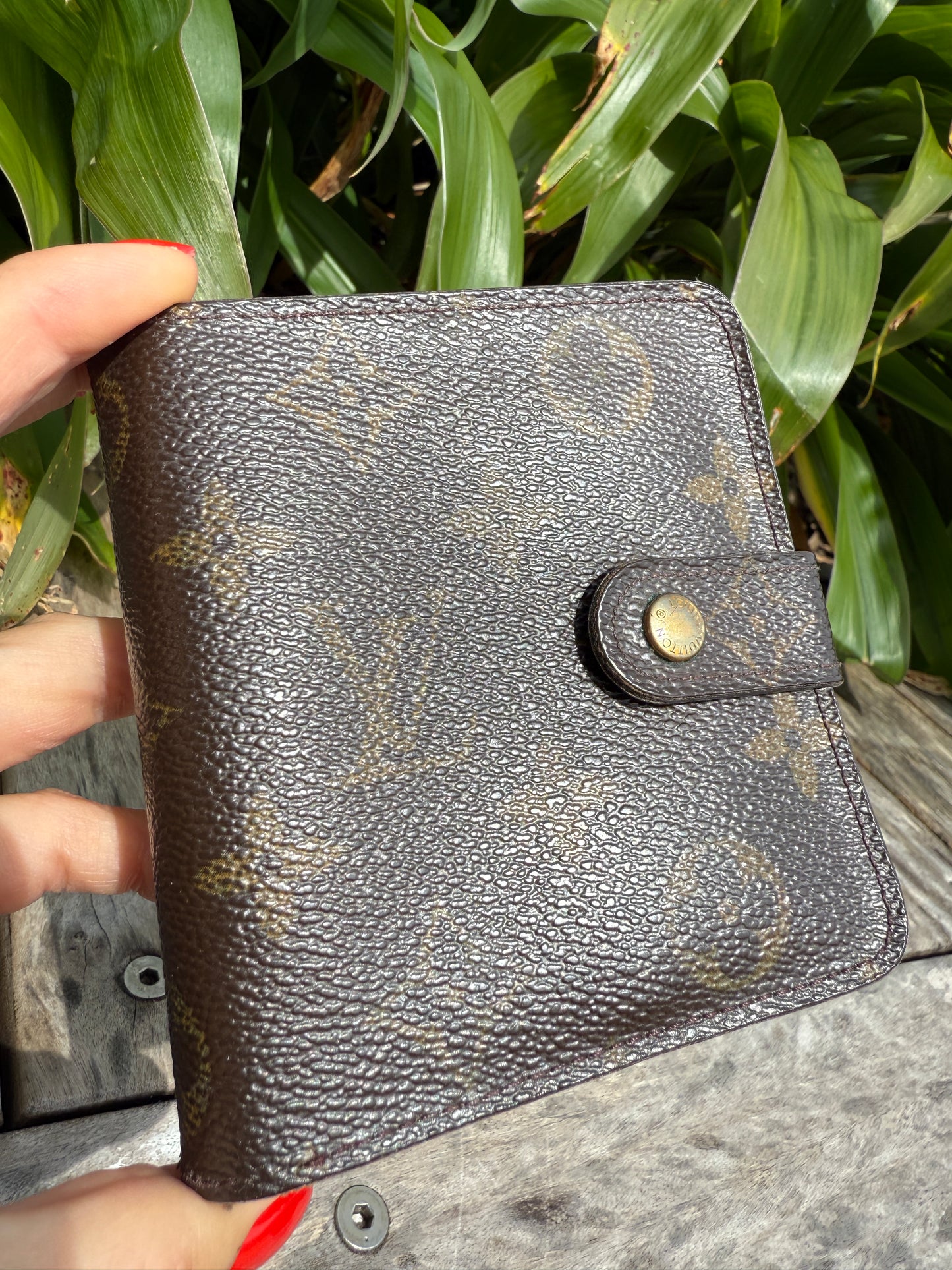 LV Compact Zip