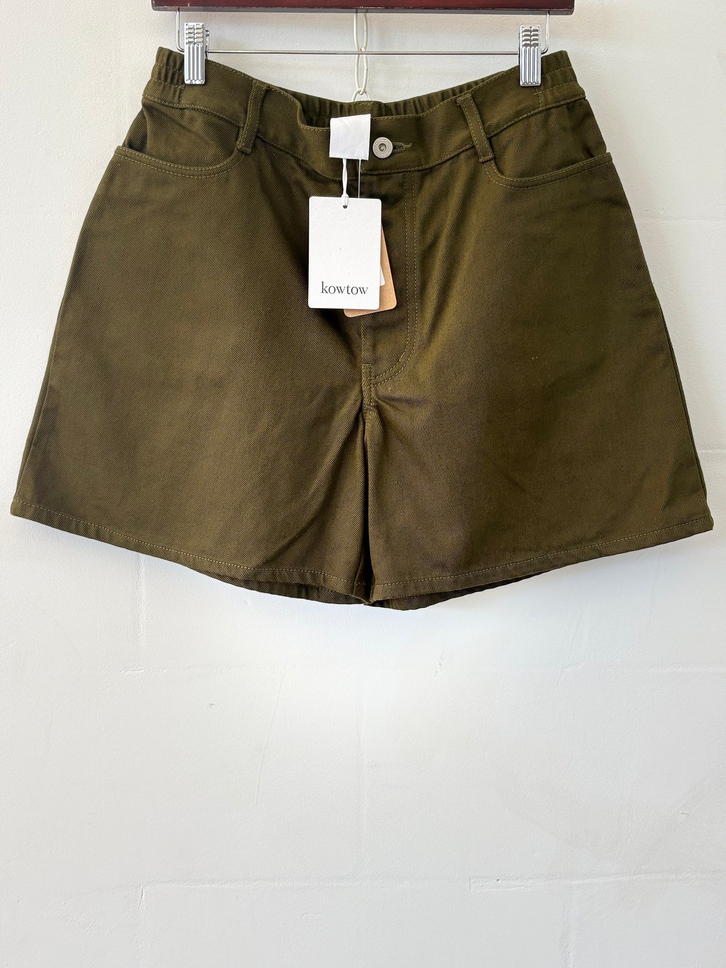 Shorts Kowtow NEW