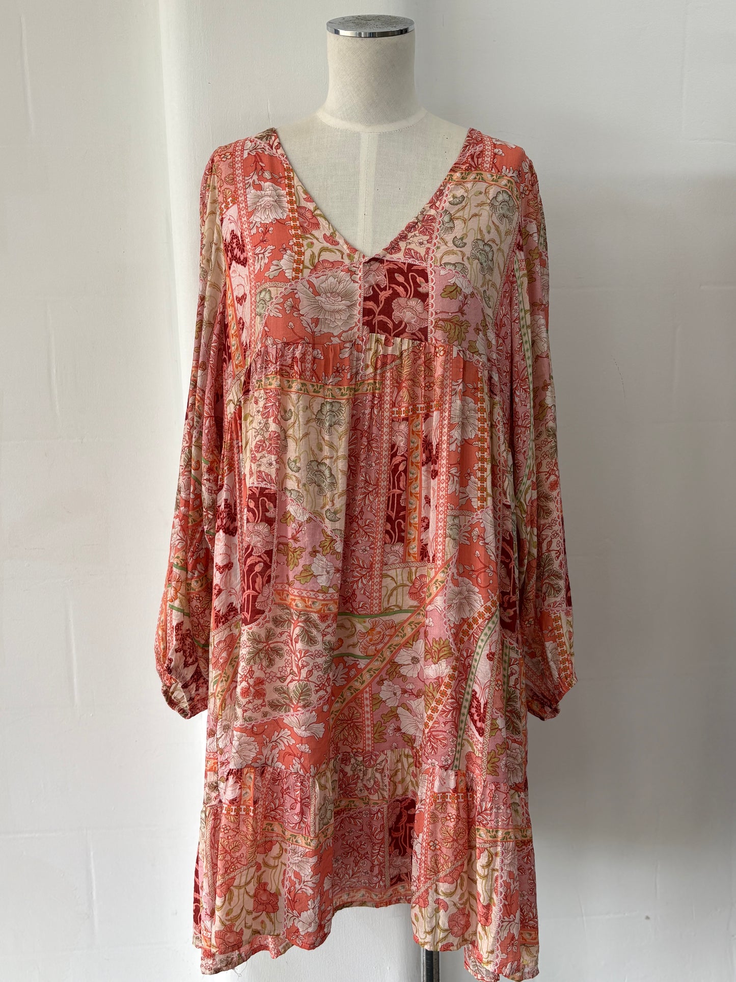 Dress Adorne