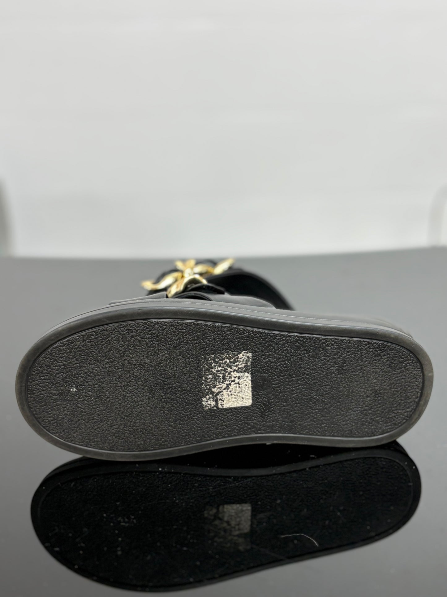 Tarramarra Black Slides