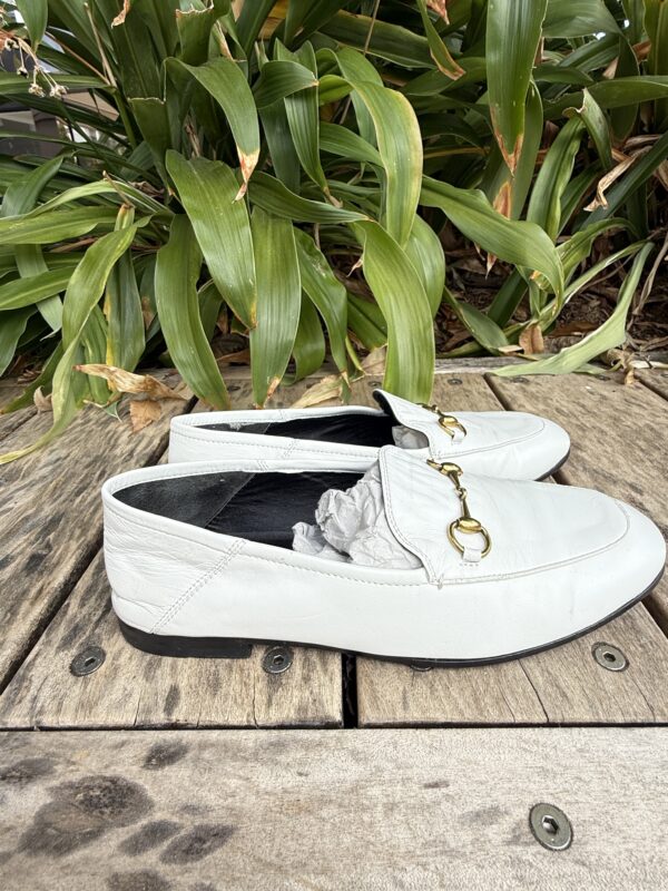 Gucci White Leather Horsebit Loafers - Image 4