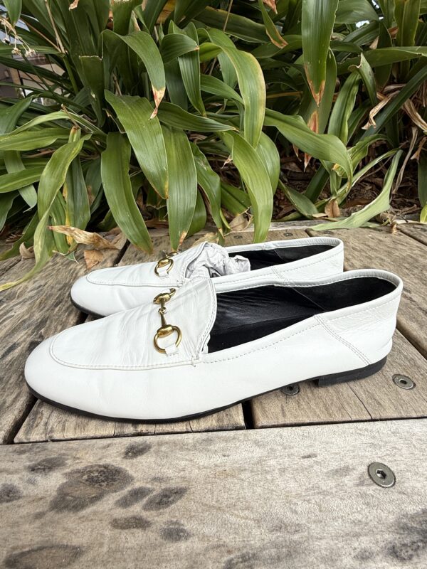 Gucci White Leather Horsebit Loafers - Image 2